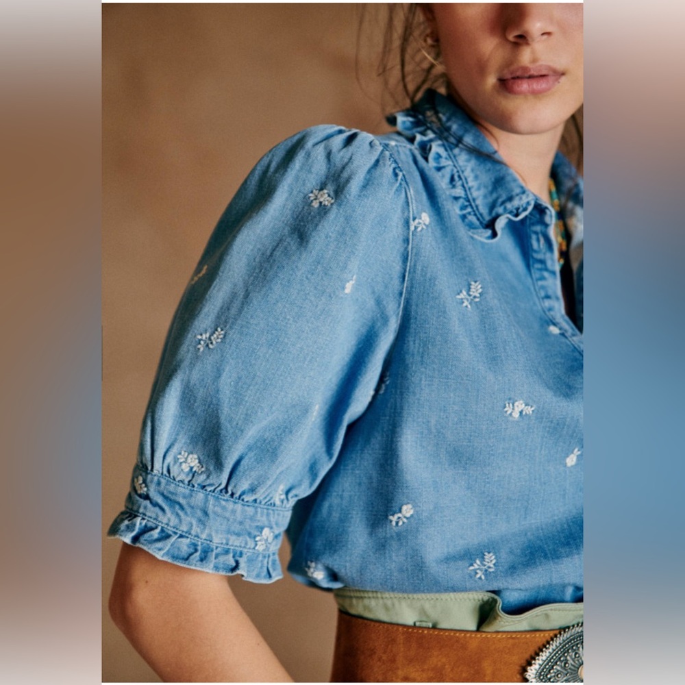 Sezane Spring collection Maggie shirt.